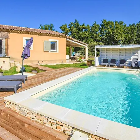 Gorgeous In Saint-Saturnin-lès-Apt